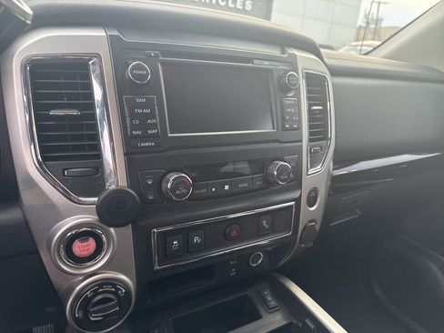 Used 2017 Nissan Titan SV AWD/4WD image 13