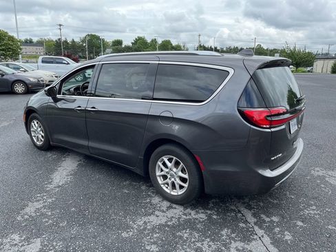 Used 2021 Chrysler Pacifica Touring-L FWD image 7