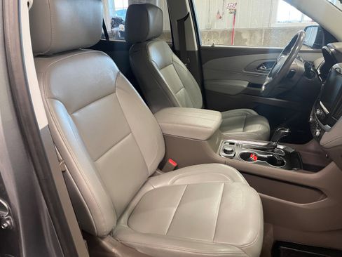 Used 2020 Chevrolet Traverse LT w/ LT Premium Package image 38