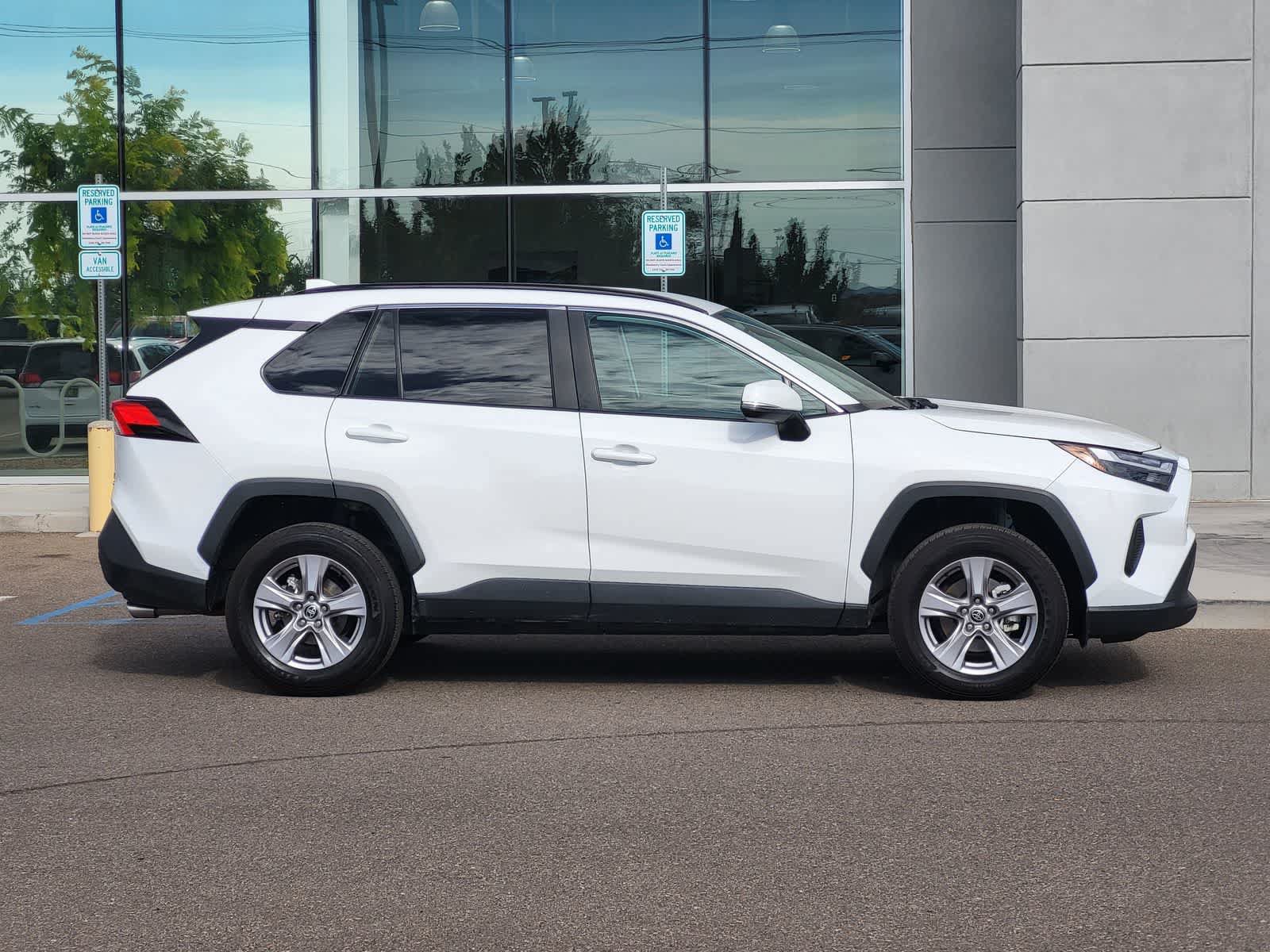 Used 2025 Toyota RAV4 XLE AWD/4WD image 4