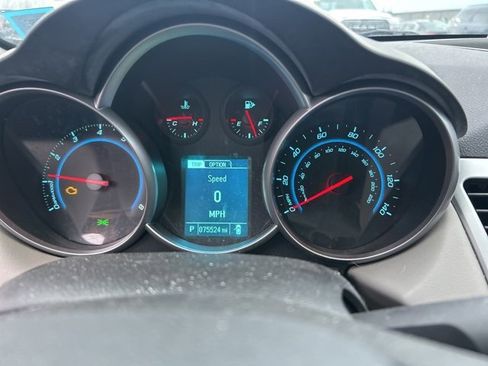 Used 2014 Chevrolet Cruze LS image 12