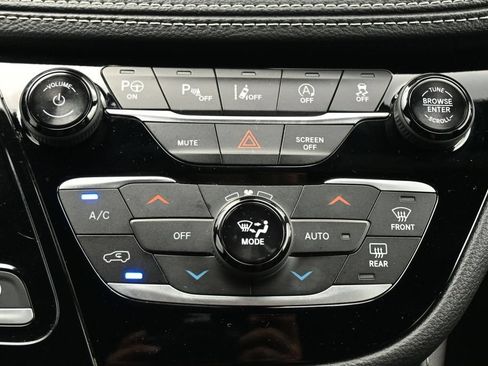 Used 2024 Chrysler Pacifica Limited w/ Uconnect Theater Family Group AWD/4WD image 19