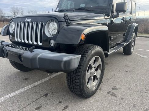 Used 2018 Jeep Wrangler Unlimited Sahara w/ Connectivity Group image 4