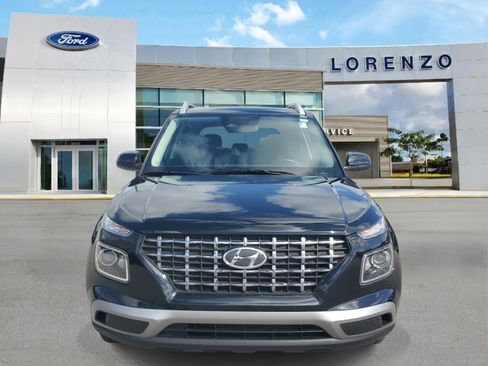 Used 2024 Hyundai Venue SEL image 2