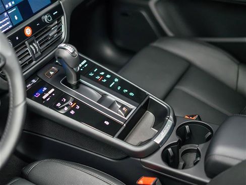 Certified 2026 Porsche Macan AWD/4WD image 23
