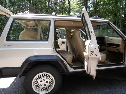 Used 1996 Jeep Cherokee 4WD 4-Door image 98
