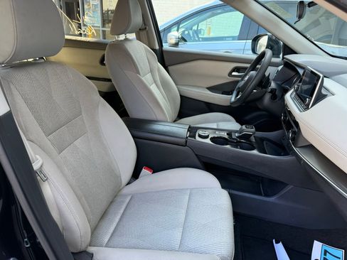 Used 2024 Nissan Rogue SV image 6
