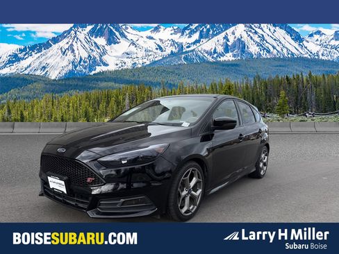 Used 2017 Ford Focus ST image 1