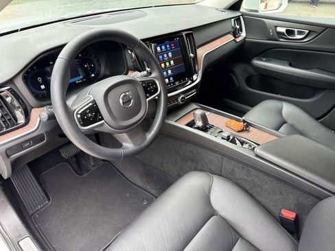 Used 2023 Volvo V60 B5 Cross Country Plus image 20