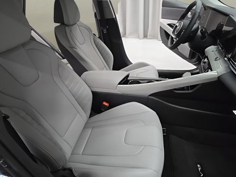 New 2026 Hyundai Elantra Limited FWD image 20
