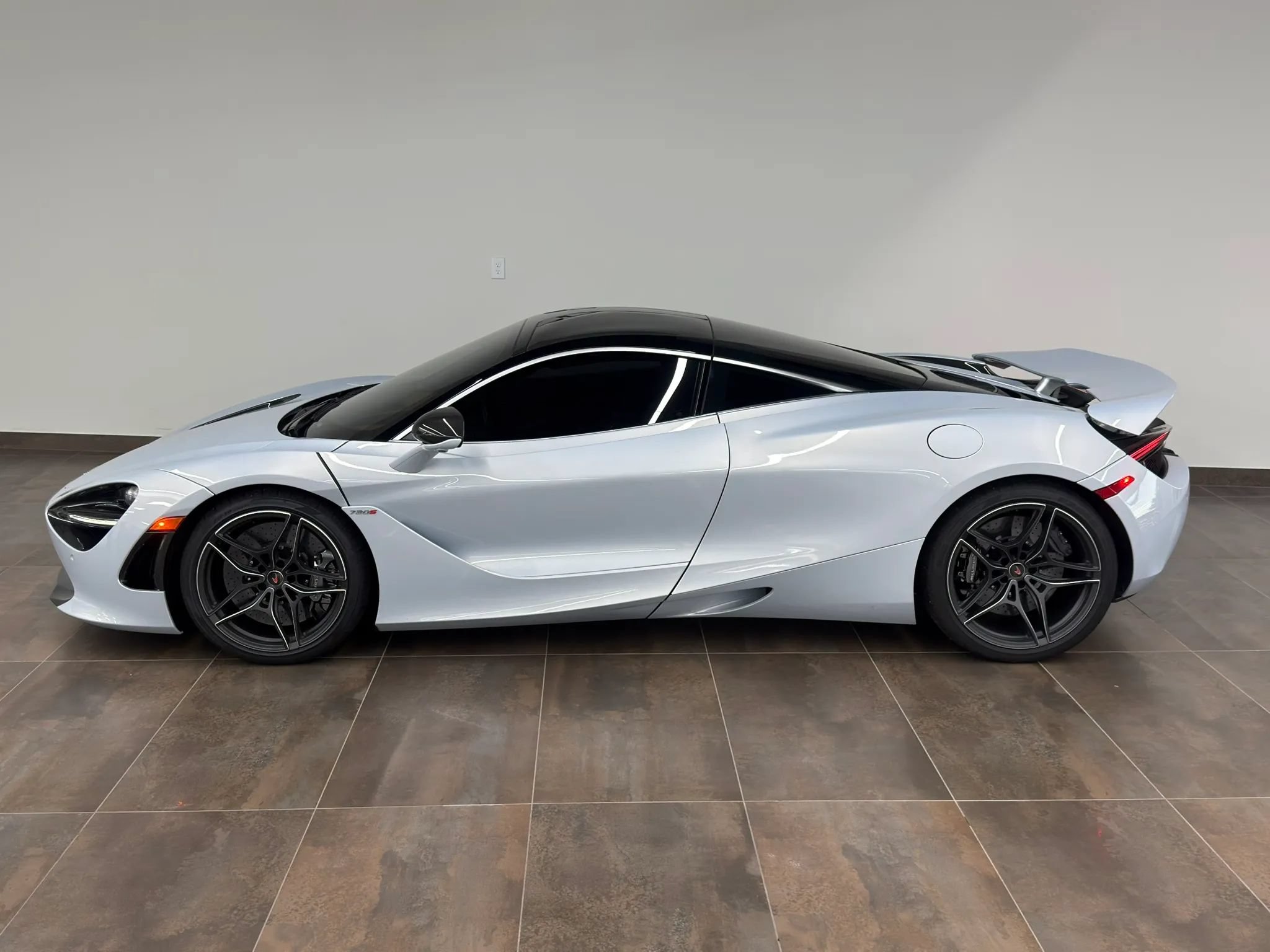 Used 2018 McLaren 720S RWD image 6