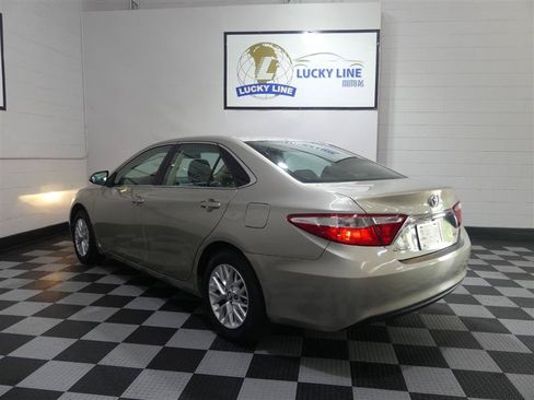 Used 2017 Toyota Camry LE FWD image 11