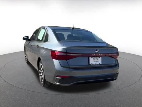Used 2025 Volkswagen Jetta SE image 11