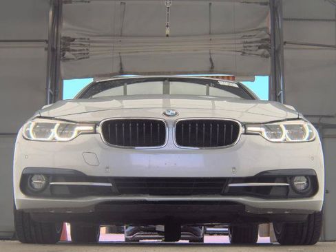Used 2017 BMW 330i Sedan w/ Premium Package RWD image 3