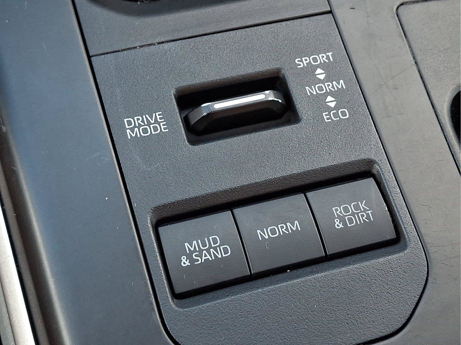 Used 2023 Toyota Highlander XLE AWD/4WD image 25