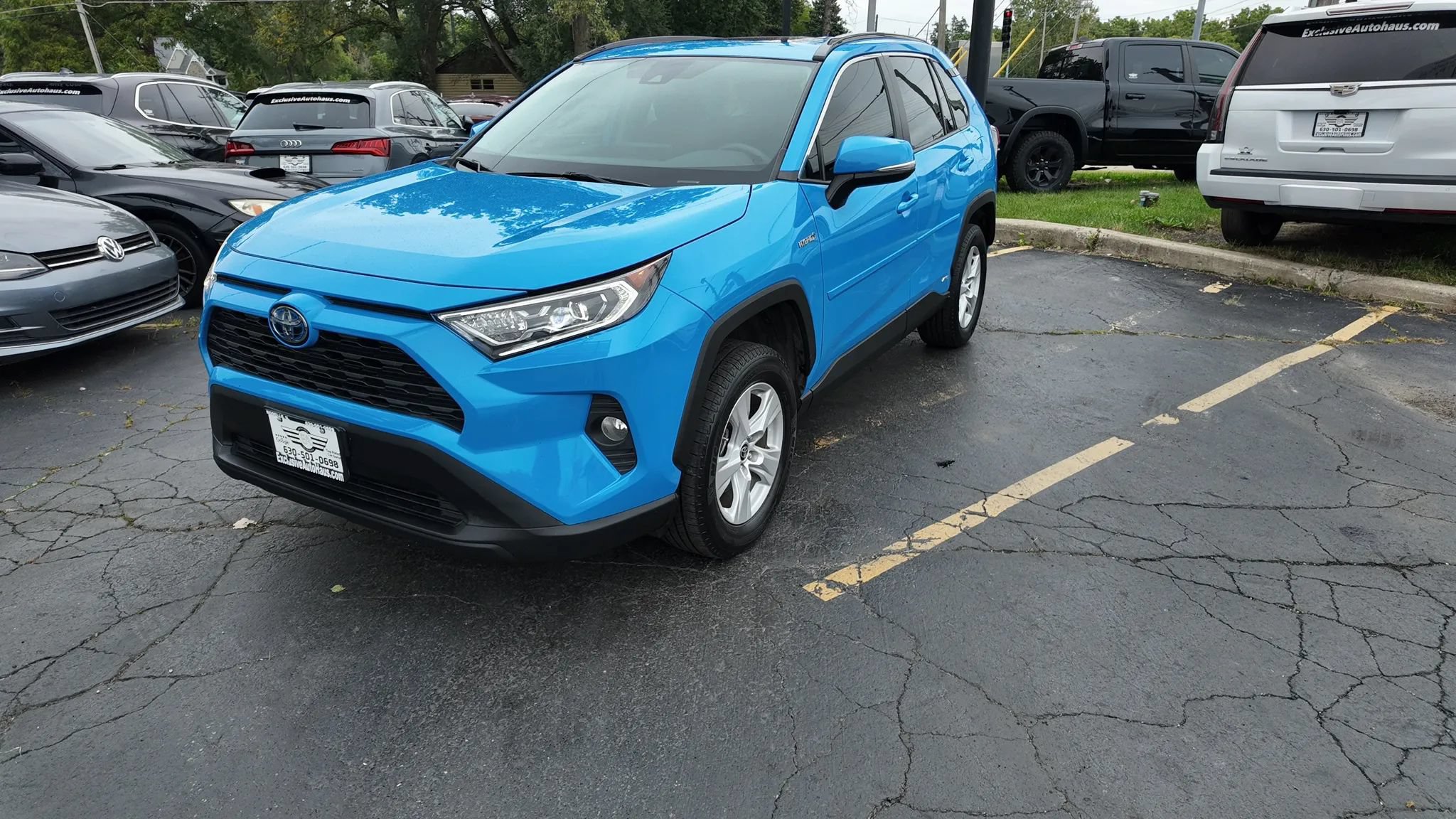 Used 2021 Toyota RAV4 XLE w/ Convenience Package AWD/4WD image 4