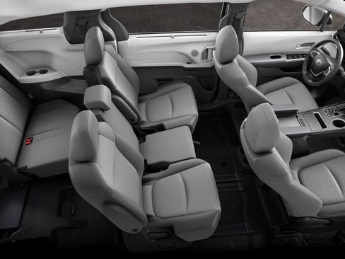 New 2026 Toyota Sienna LE FWD image 4