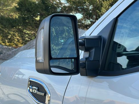 Certified 2024 Nissan Titan SV w/ SV Convenience Package image 12