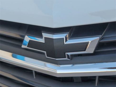 Used 2021 Chevrolet Equinox LS image 29