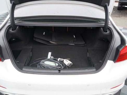 Used 2018 BMW 530e xDrive image 52