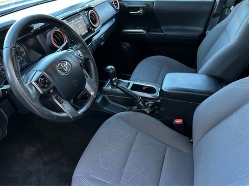 Used 2019 Toyota Tacoma TRD Off-Road image 11