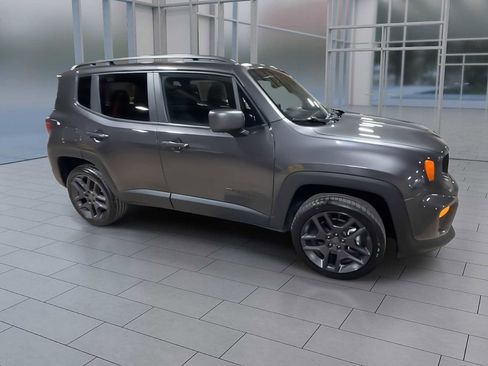 Used 2021 Jeep Renegade Latitude image 3