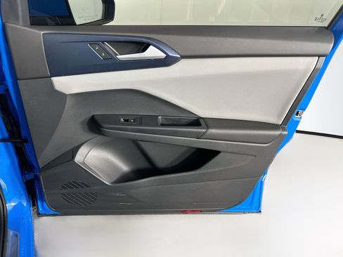 Used 2023 Volkswagen Taos SE w/ Panoramic Sunroof Package FWD image 31