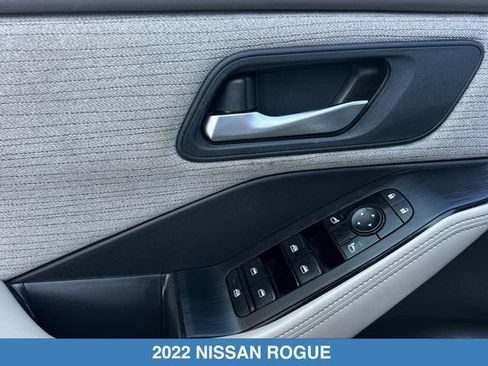 Used 2022 Nissan Rogue SV FWD image 12