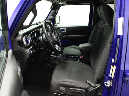 Used 2019 Jeep Wrangler Unlimited Sahara w/ Dual Top Group image 17