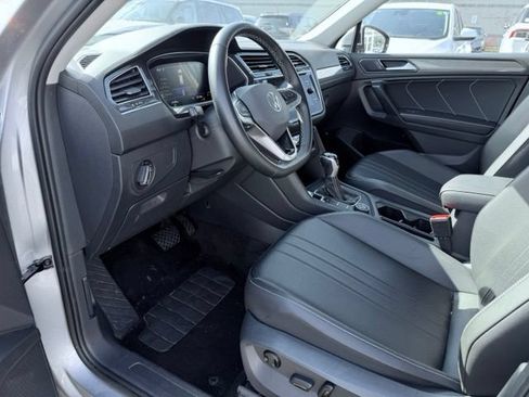 Used 2024 Volkswagen Tiguan SE AWD/4WD image 18
