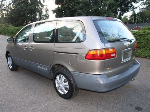 Used 1999 Toyota Sienna CE FWD image 4