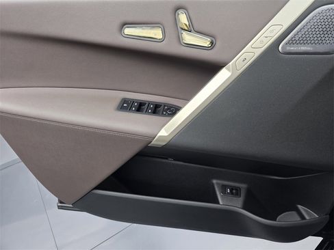 Certified 2023 BMW iX M60 image 25