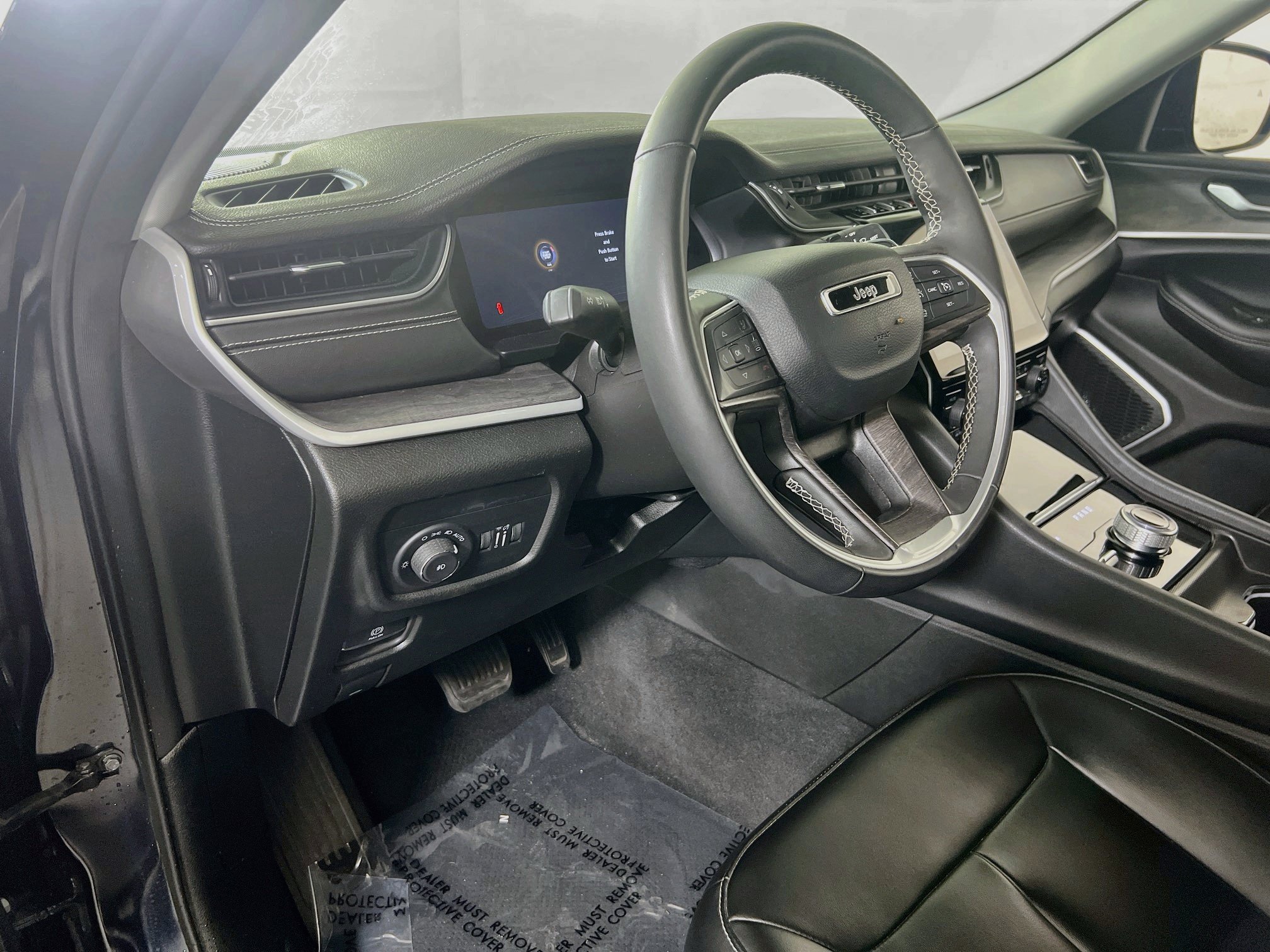 Used 2023 Jeep Grand Cherokee Limited AWD/4WD image 9