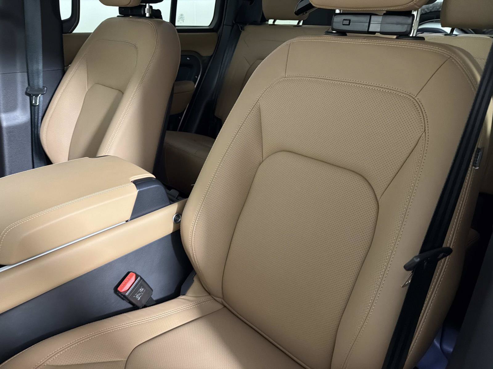 New 2026 Land Rover Defender 110 X-Dynamic SE AWD/4WD image 18