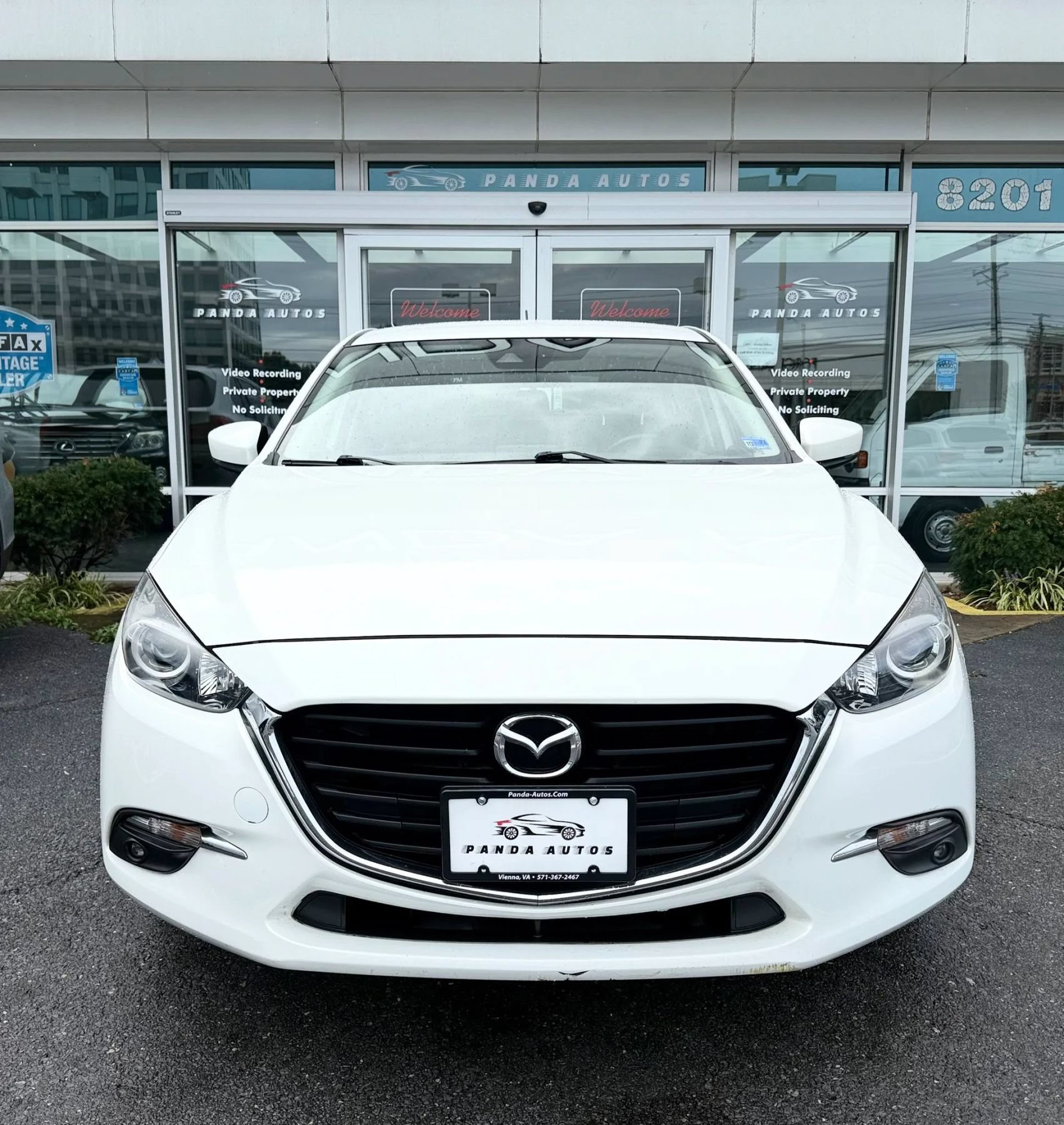Used 2018 MAZDA MAZDA3 Touring FWD image 2