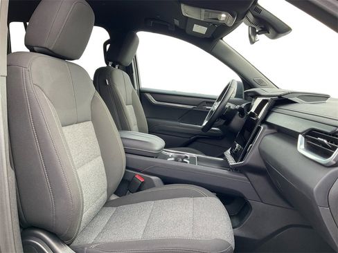 Used 2025 GMC Acadia Elevation image 25