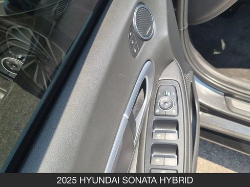 Used 2025 Hyundai Sonata Limited FWD image 11