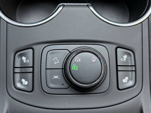 Used 2024 GMC Terrain SLT w/ Infotainment Package II AWD/4WD image 30