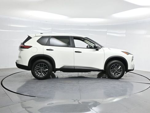 Used 2024 Nissan Rogue S image 41
