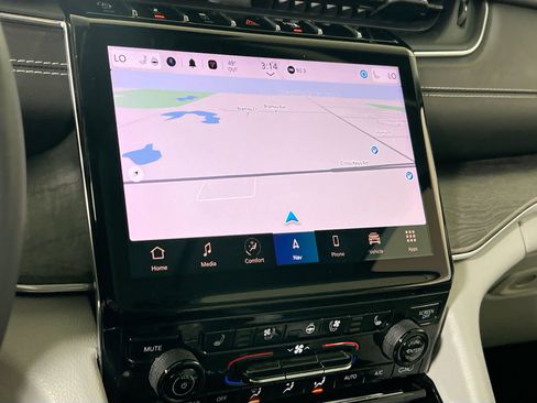 Used 2023 Jeep Grand Cherokee L Overland image 13