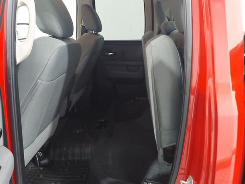 Used 2018 RAM 1500 SLT AWD/4WD image 14