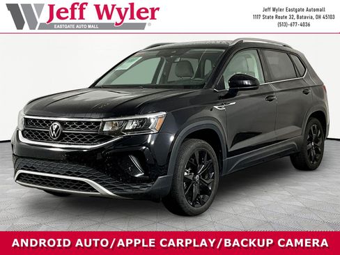 Used 2024 Volkswagen Taos SE FWD image 1