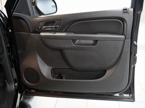 Used 2013 Chevrolet Avalanche LT w/ Suspension Package, Off-Road image 32