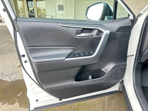 Used 2025 Toyota RAV4 XLE image 20