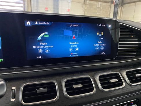 Used 2022 Mercedes-Benz GLS 450 4MATIC image 7