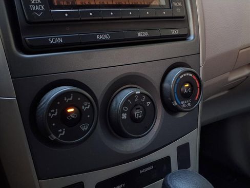 Used 2012 Toyota Corolla LE image 8