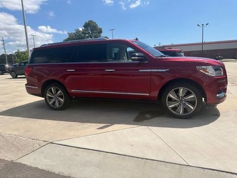 Used 2019 Lincoln Navigator L Reserve AWD/4WD image 4