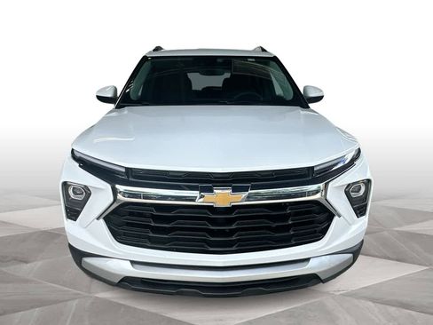 Used 2025 Chevrolet TrailBlazer LT AWD/4WD image 3