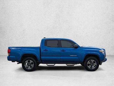 Used 2017 Toyota Tacoma TRD Sport w/ Tow Package image 4