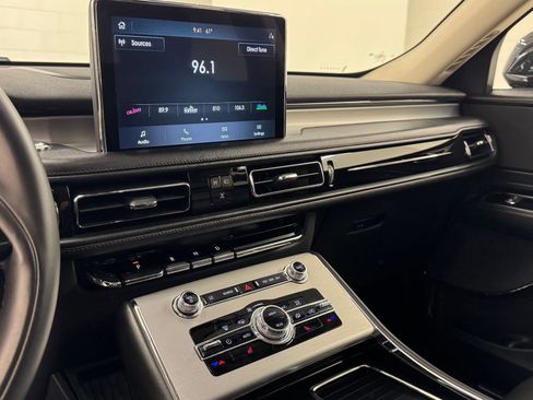 Used 2024 Lincoln Aviator AWD image 27